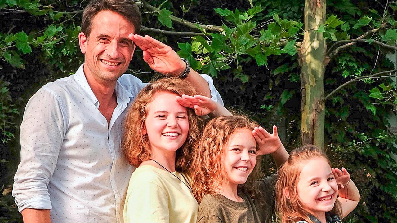 Oliver Mommsen Stars in 